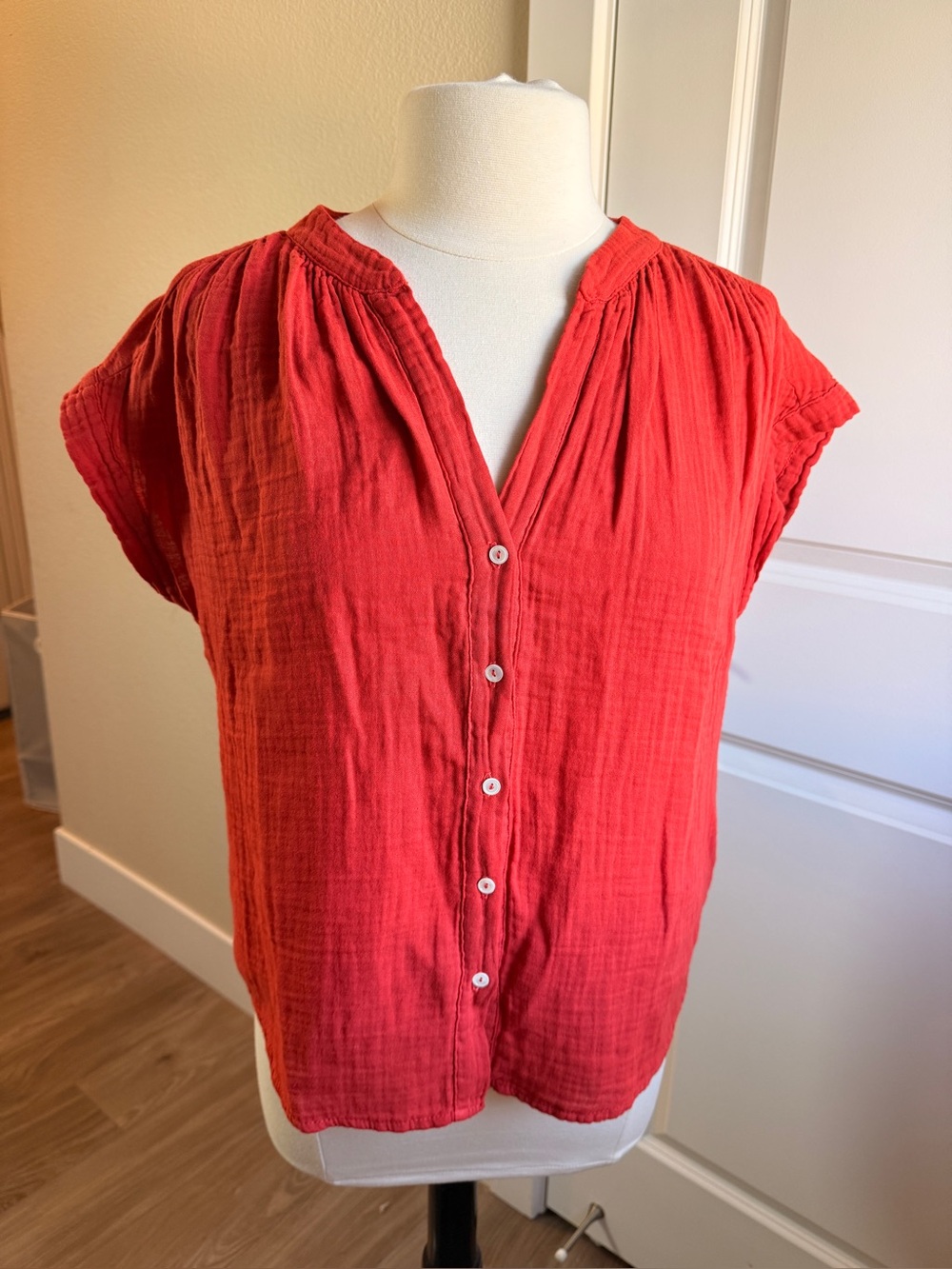 VELVET BY GRAHAM & SPENCER Pamela Top in Cherry Red XS Cotton Gauze Luxury